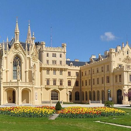 Гостьовий будинок Ubytovani U Maminky Ледніце Екстер'єр фото