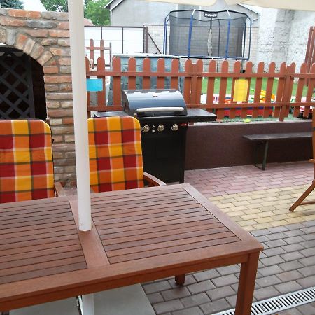 Гостьовий будинок Ubytovani U Maminky Ледніце Екстер'єр фото